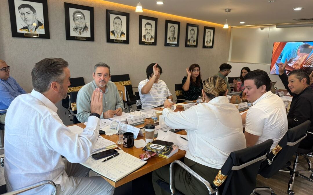 Junta de gobierno con el INEFAAC
