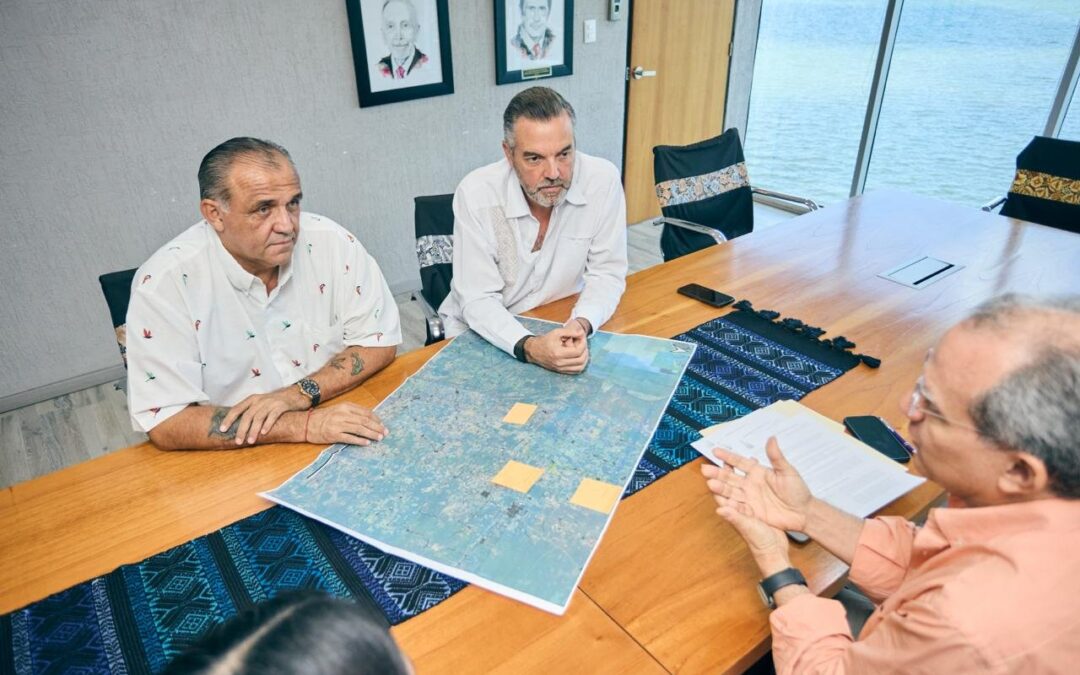 Reunión con el alcalde de Escárcega, y representantes de la empresa Santa Genoveva